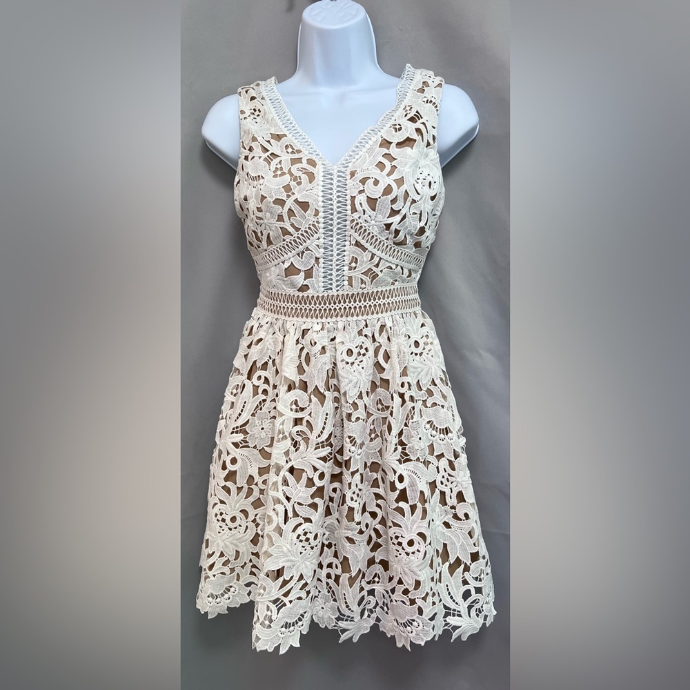 New Look Petite Ivory Nude Cream Skater Dress Sz 0 Lace Embroidered Party